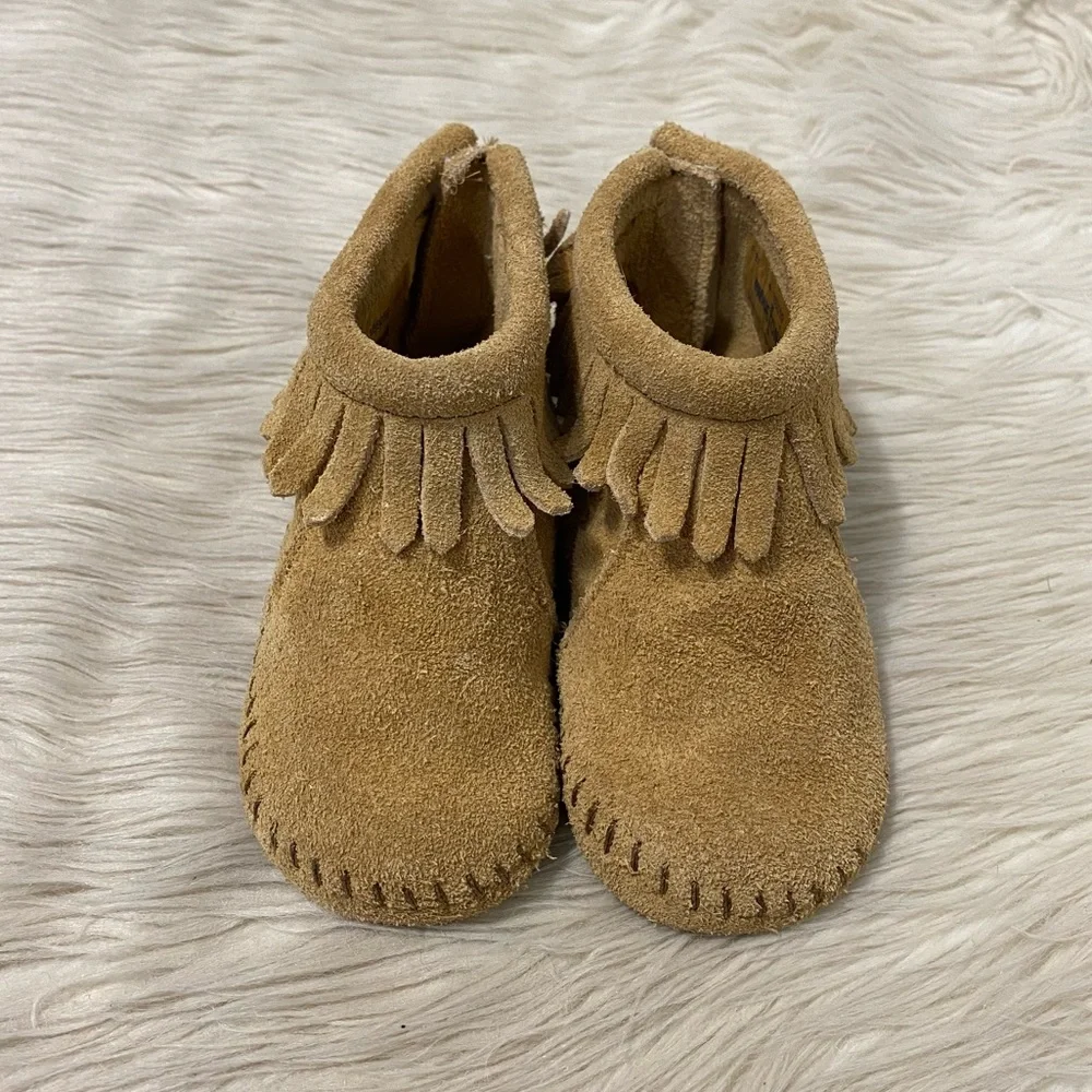 Minnetonka Baby Infant Tan Suede Leather Back Flap Bootie Moccasins Size 4